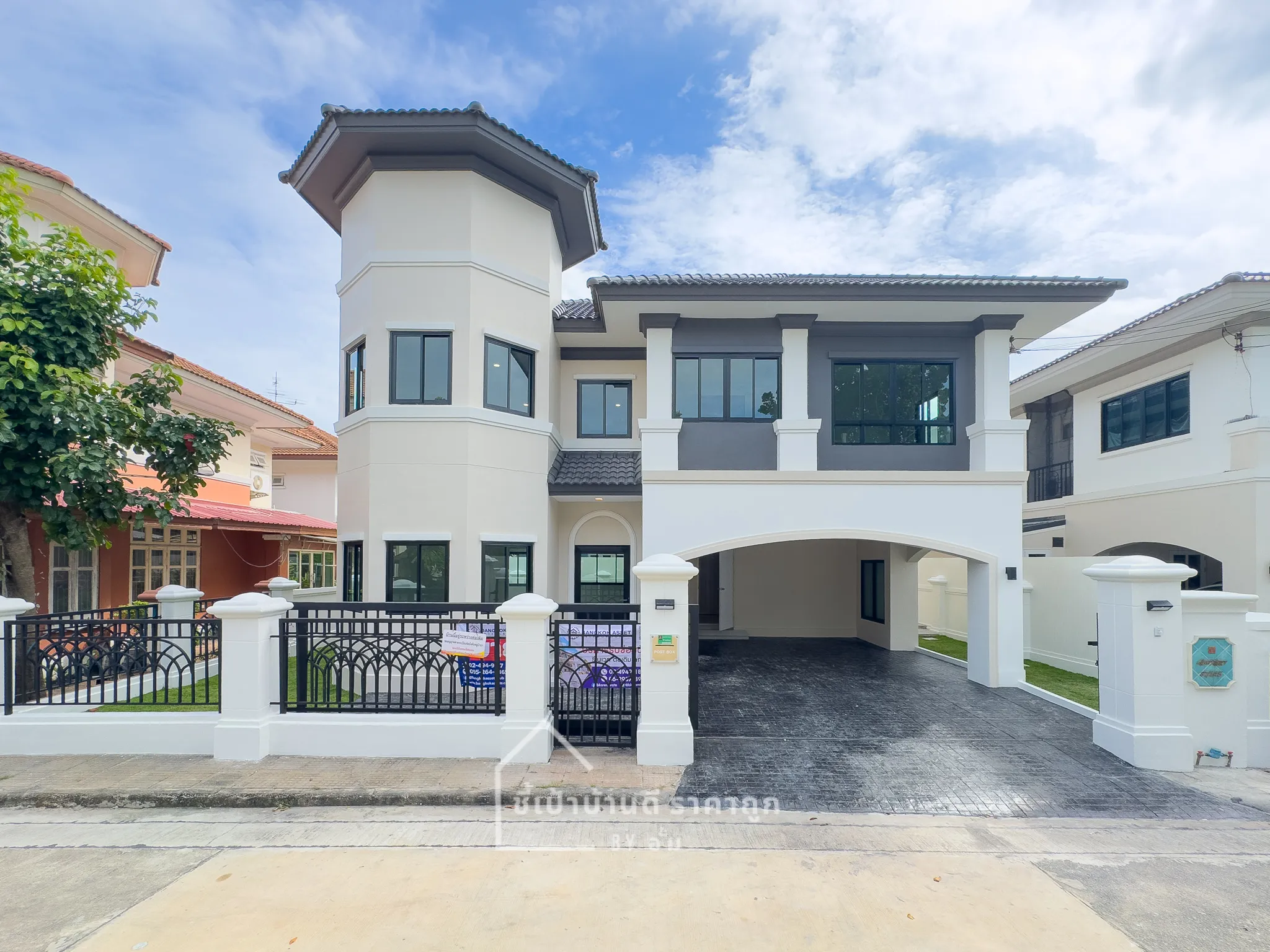 ขายบ้านรีโนเวท ทรงโดมสวย ใกล้รถไฟฟ้าเพียง 400 เมตร