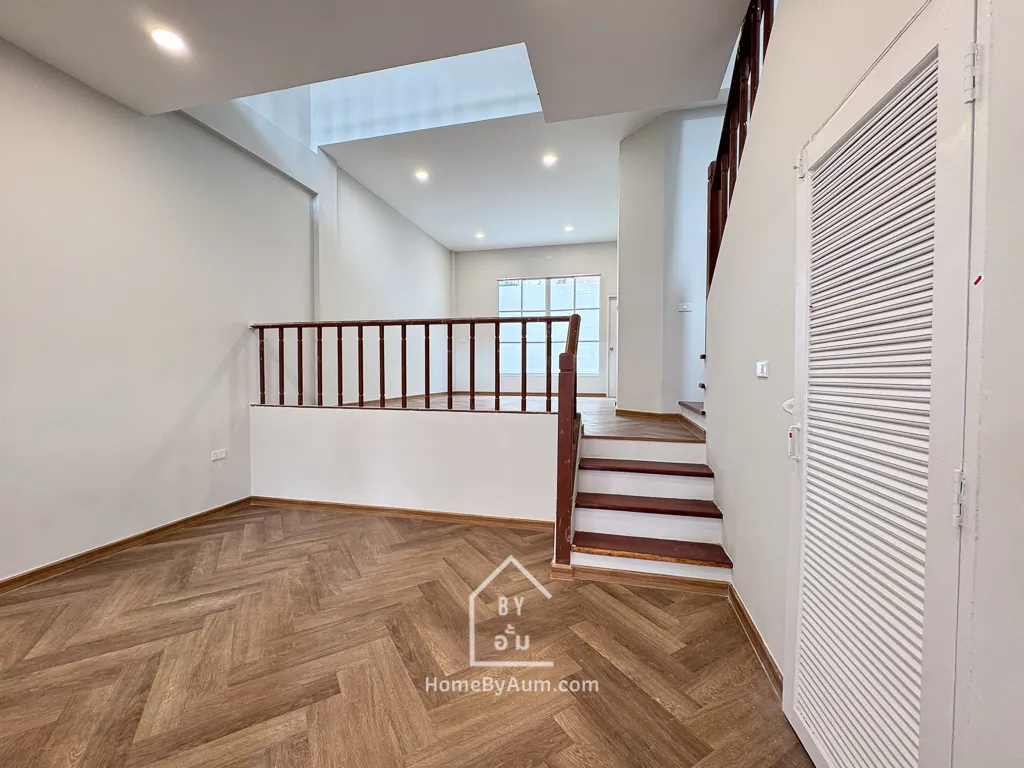 ขายทาวน์โฮม 3 ชั้น บ้านกลางเมือง ลาดพร้าว-โชคชัย 4 ใกล้รถไฟฟ้าสายสีเหลือง